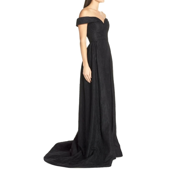 MAC DUGGAL Black Off Shoulder Lace Overlay Train Gown Womens Size 4 - Picture 6 of 11
